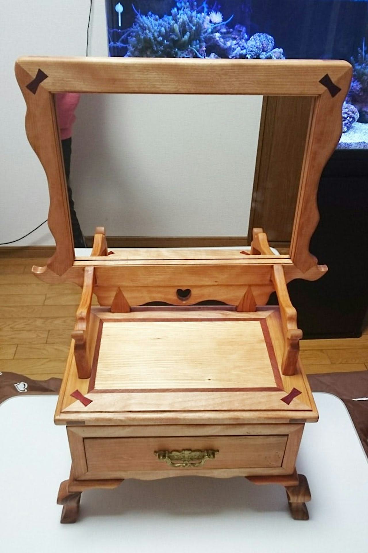 自作のドレッサーに使用した「普通ミラー」(2)