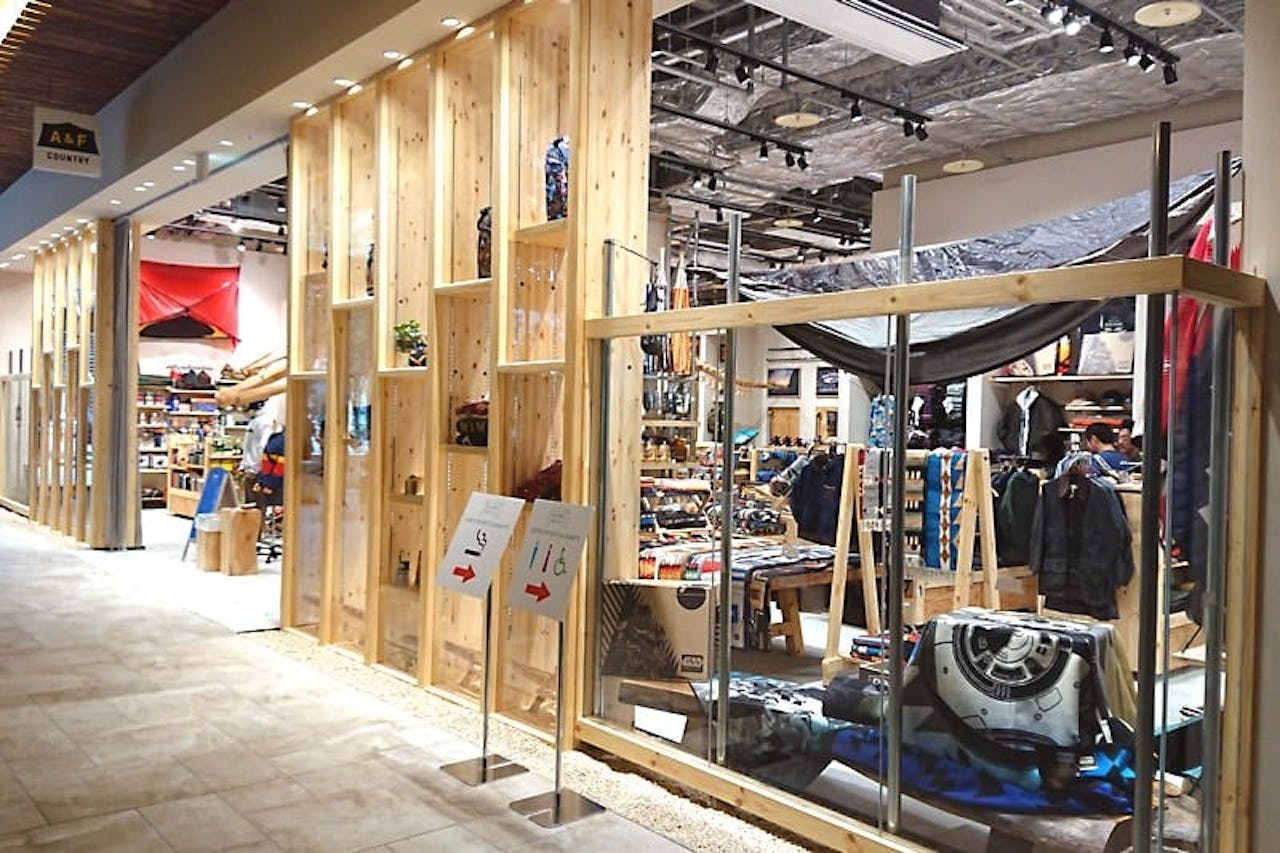 店舗の内装に使用した「透明ガラス」(4)