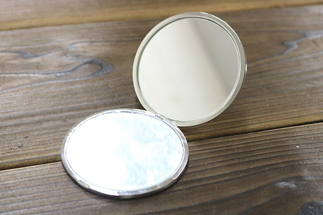 GUCCIのコンパクトミラーの修理に使用した「ガラスミラー」(4)