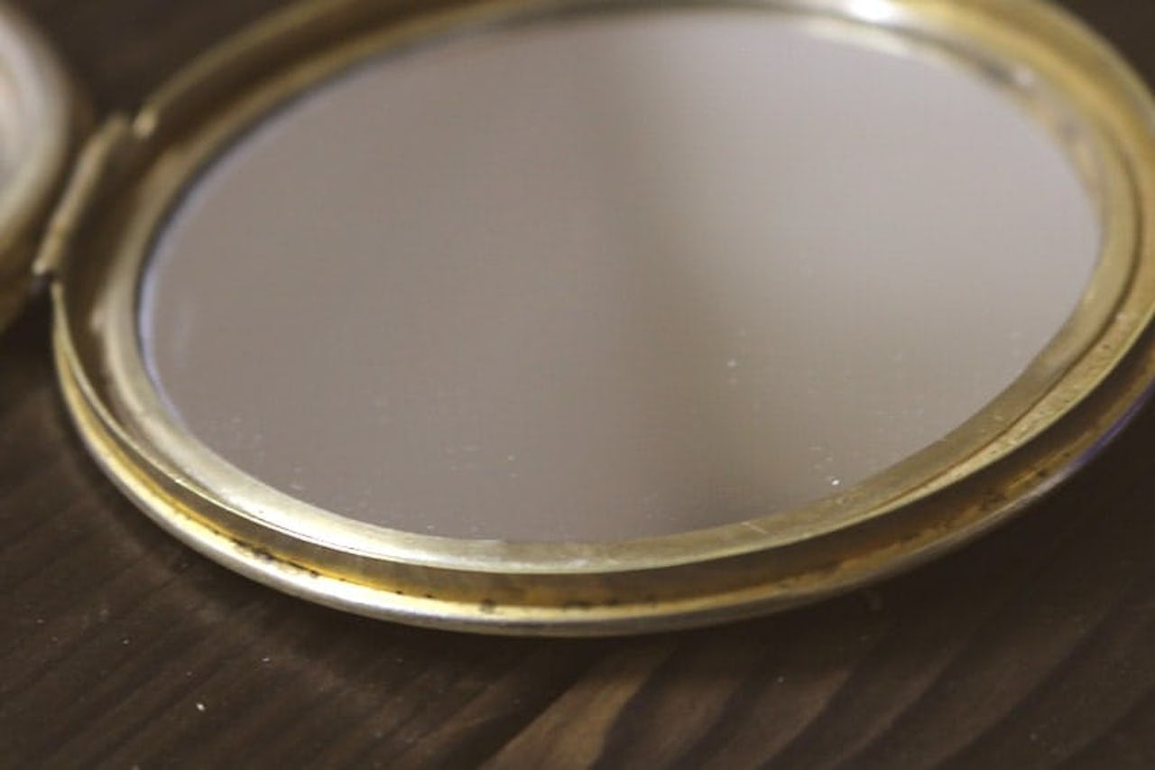 花模様の手鏡修理に使用した「ガラスミラー」(4)