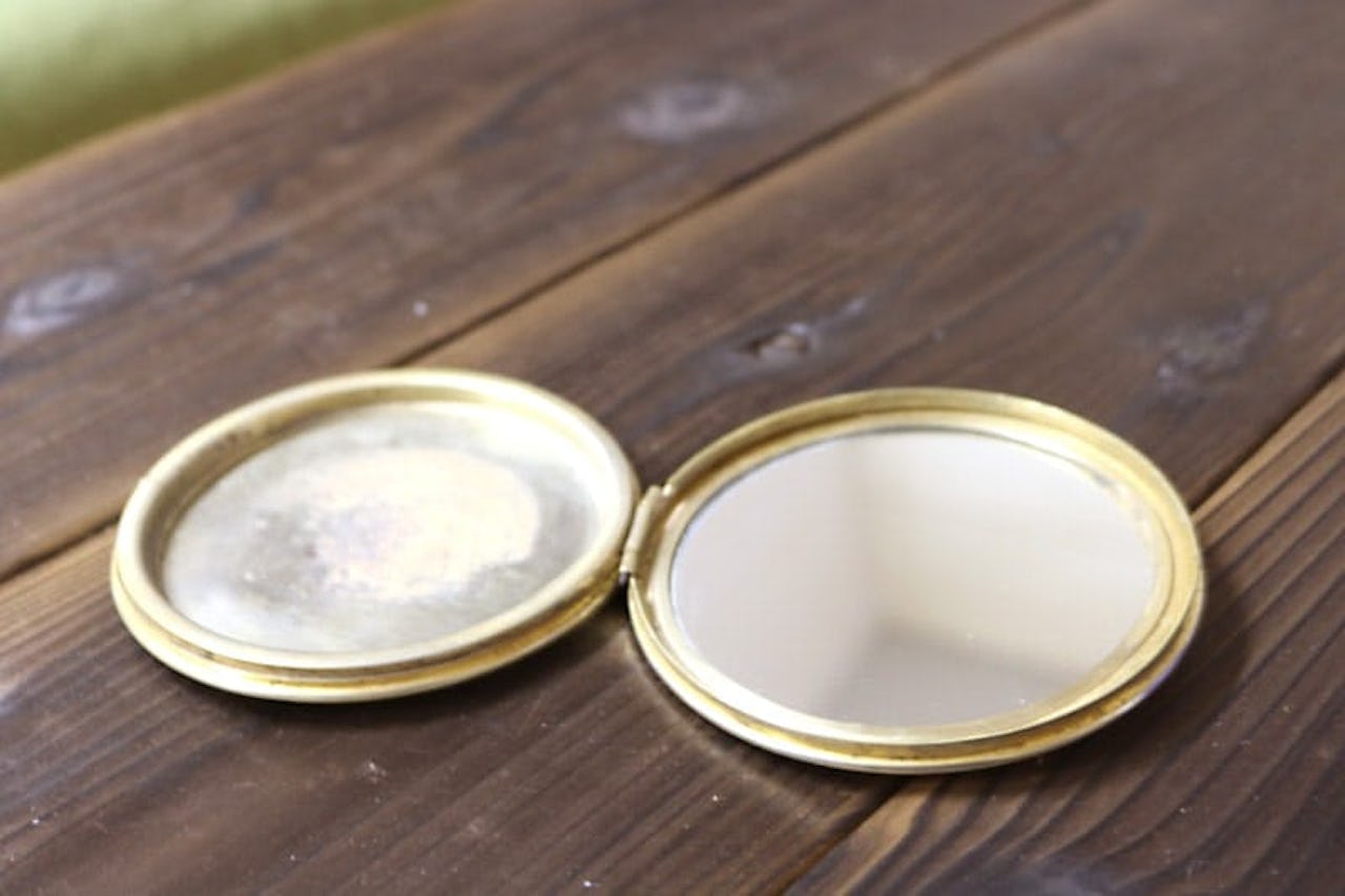 花模様の手鏡修理に使用した「ガラスミラー」(3)