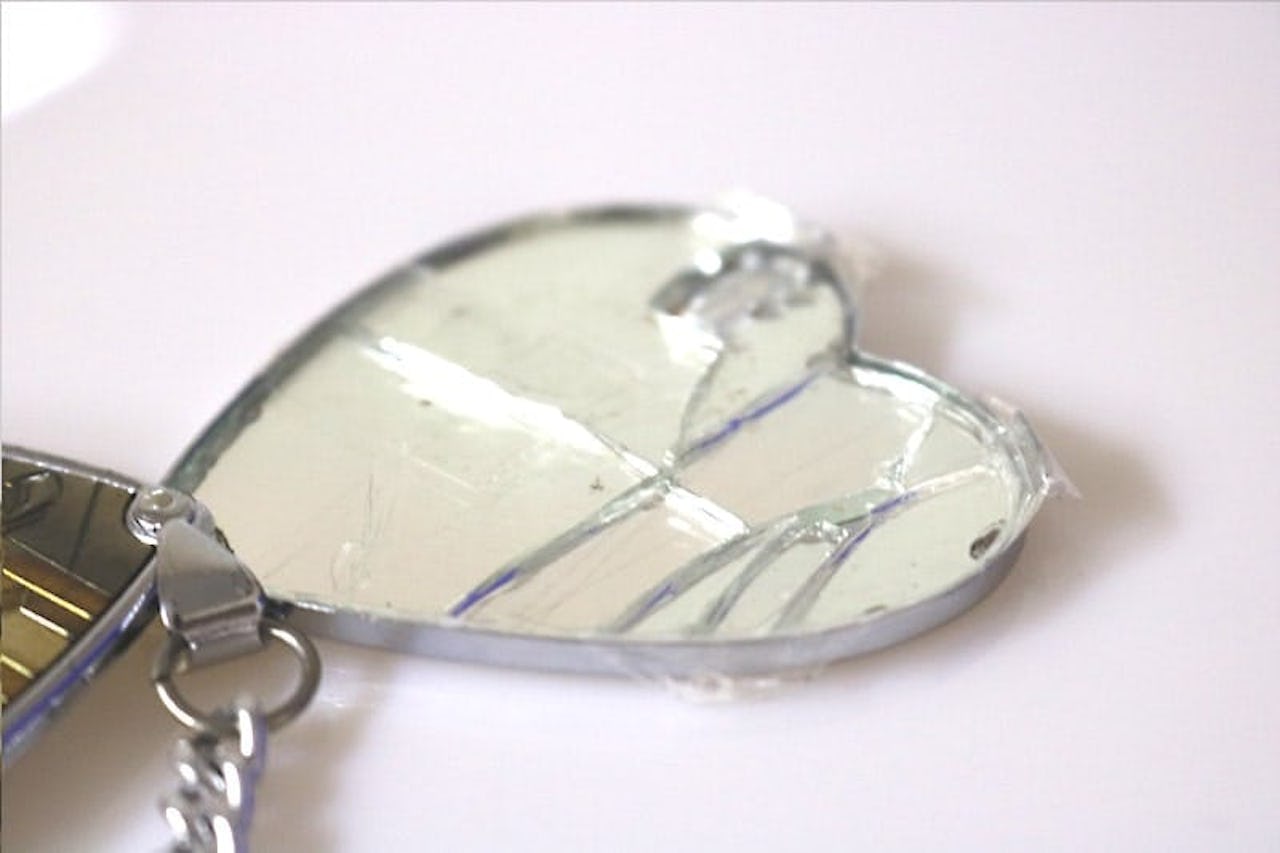 ハート型の手鏡修理に使用した「ガラスミラー」(2)