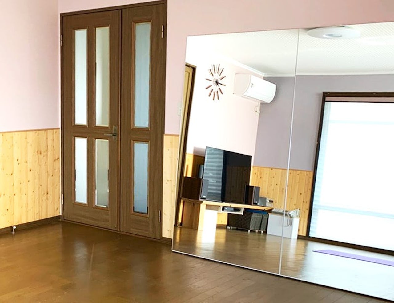 自宅リビングでのヨガ・ダンス用にパネルミラーをご注文／W様(2)