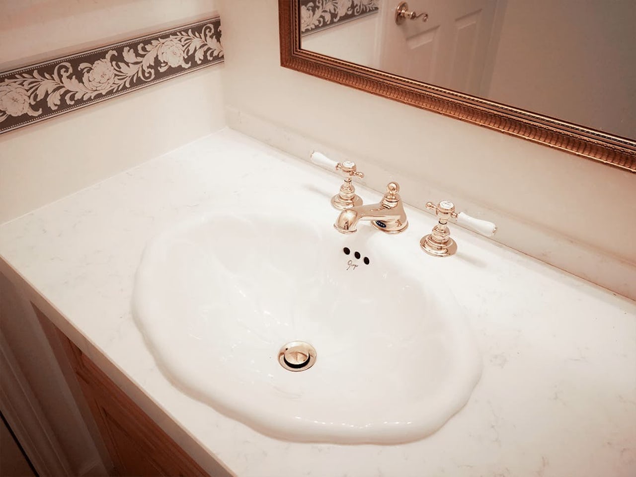 洗面所に設置したアンティークミラー-2