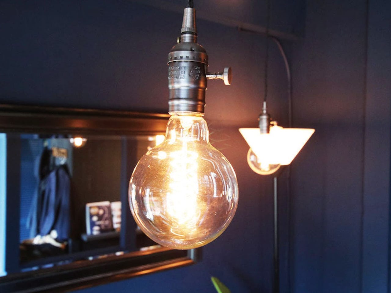 オシャレな電飾と「オールドミラーシリーズ G-10200」のお写真