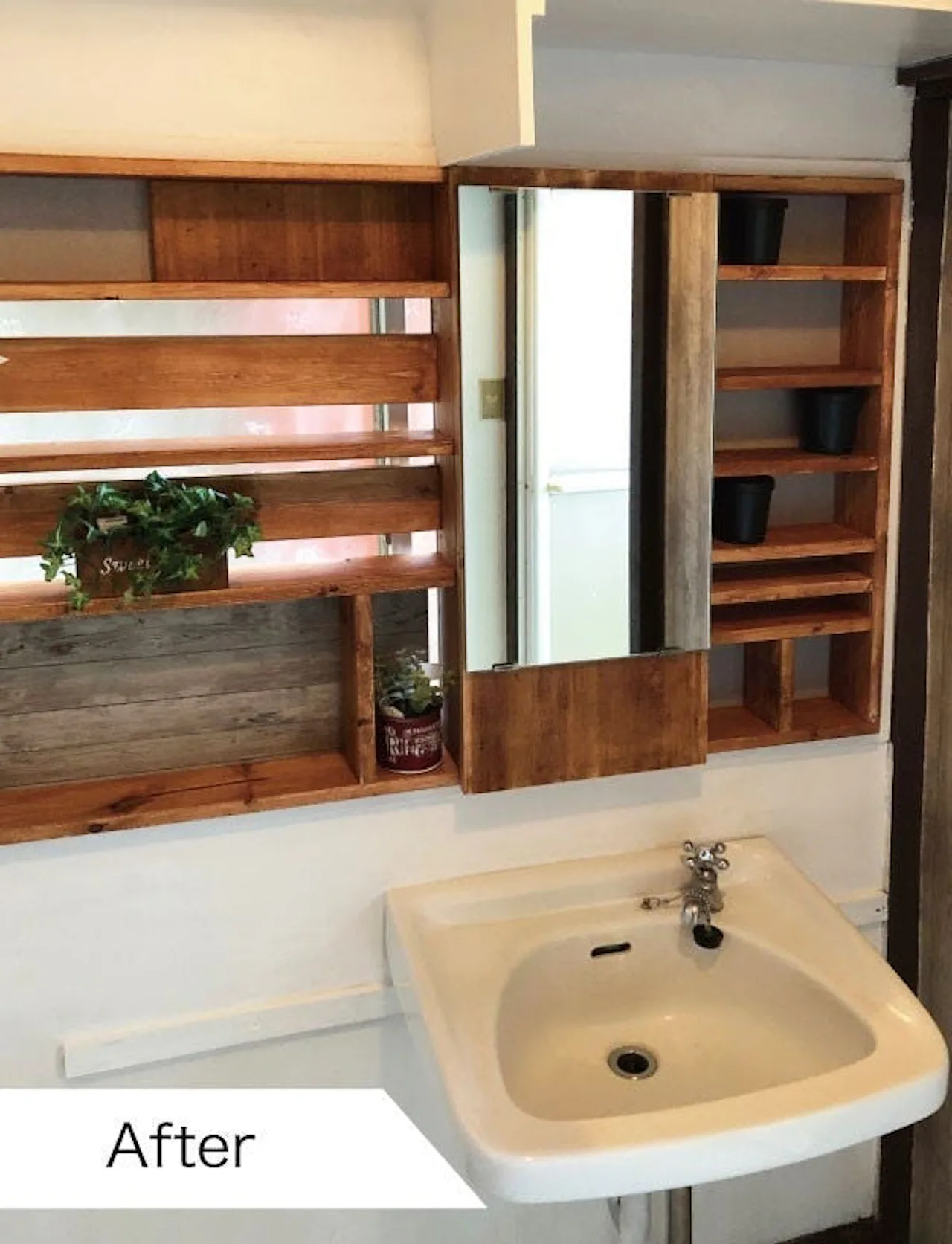 造作棚、洗面ミラーを設置する前の写真 (茨城県 N様)