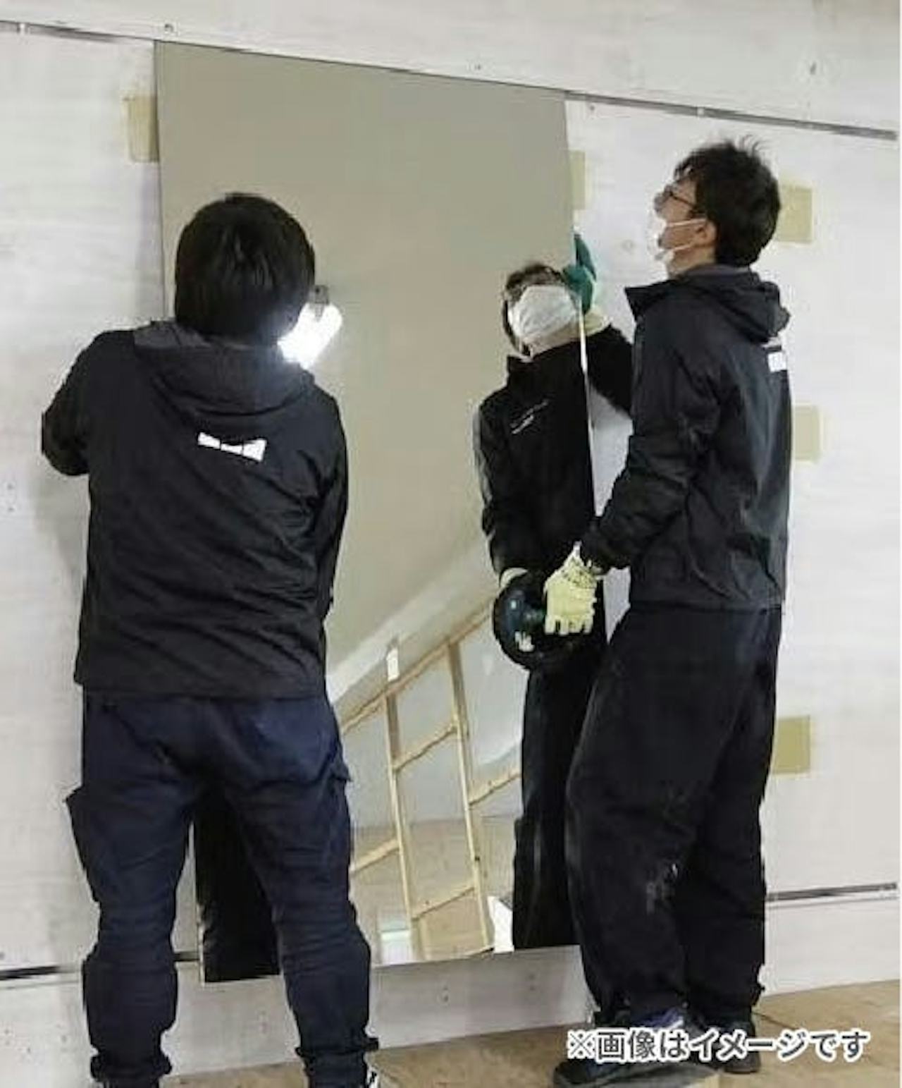 取り付け工事は「鏡の施工・交換の全国出張サービス」を利用