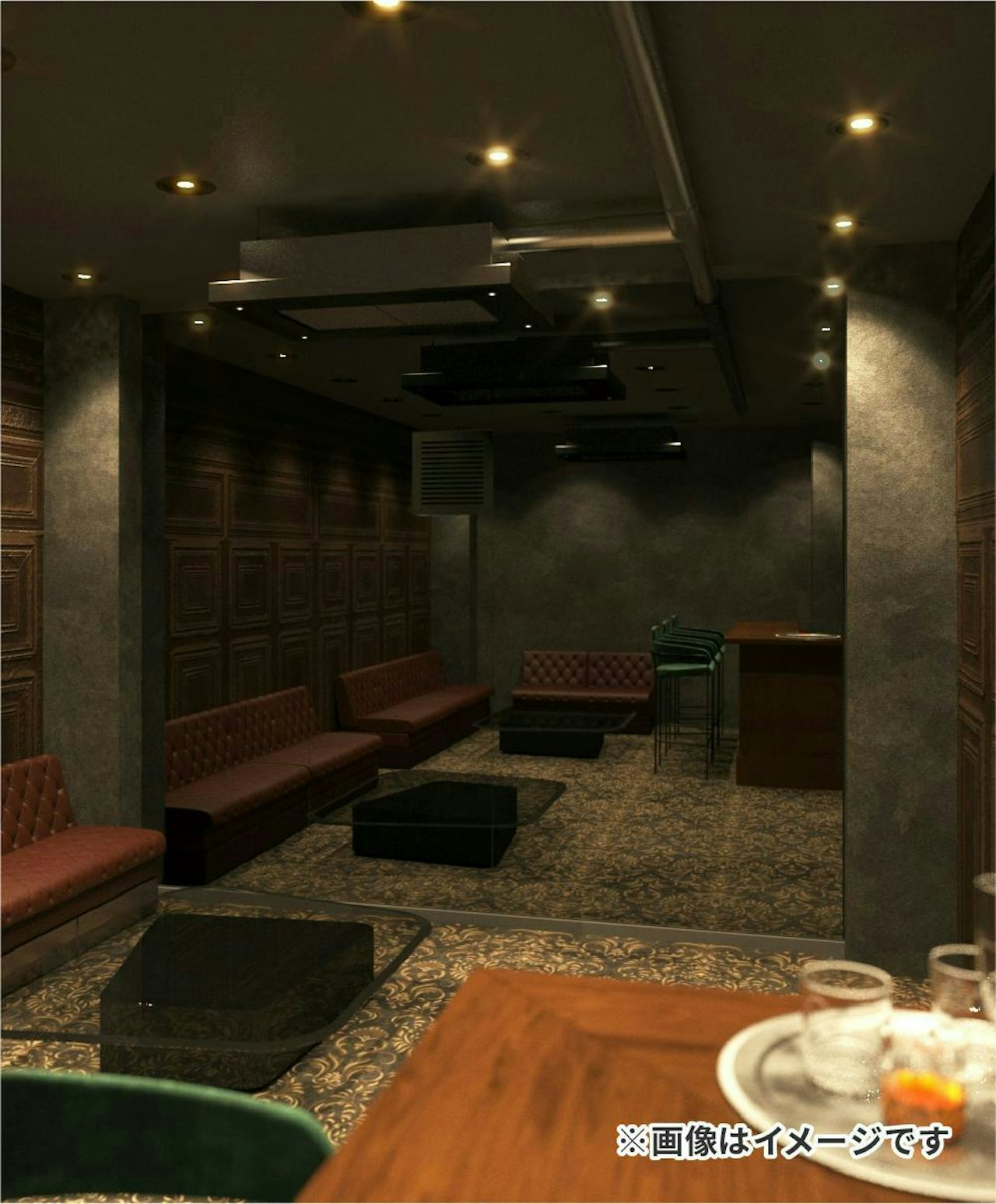 店舗の壁面に「鏡の施工・交換の全国出張サービス」を利用して色ミラーを取り付けた事例