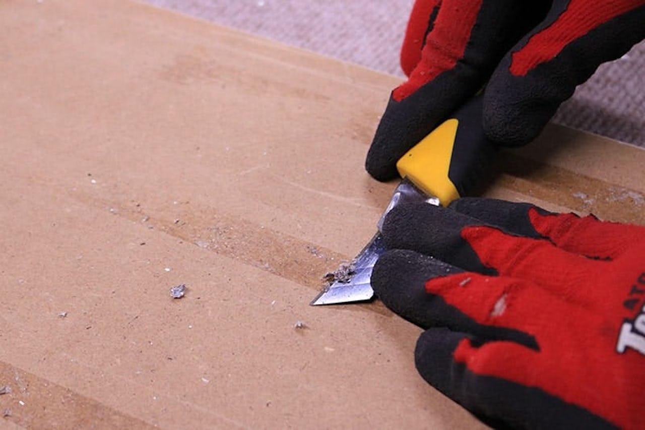 汚れを削り取る