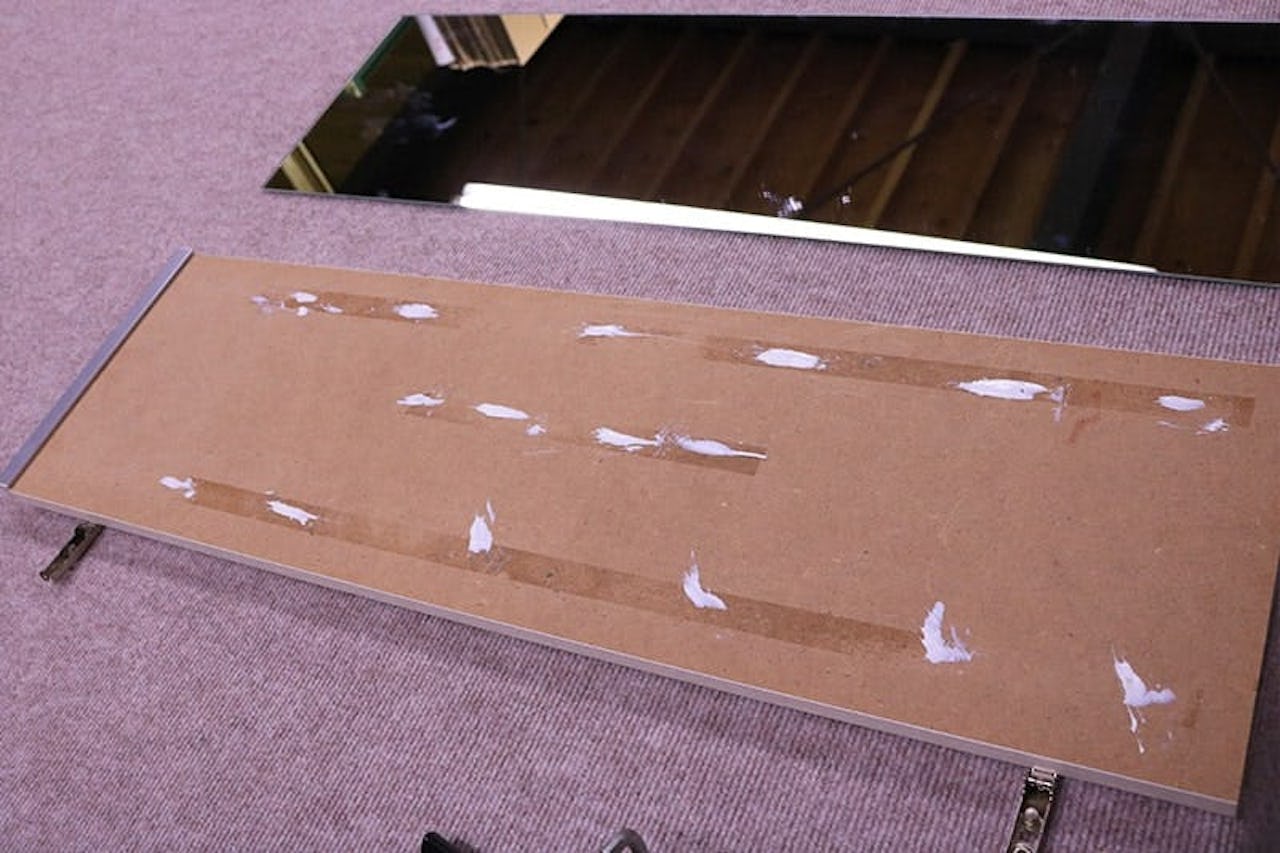 ボンドを薄くのばし終える