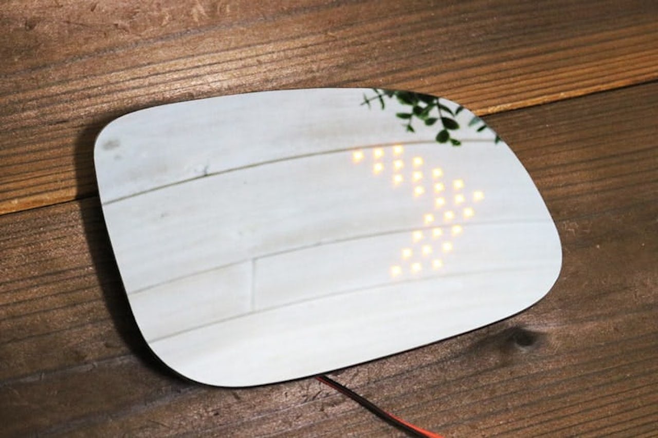 サイドミラーにエッチング加工を施した事例(3)