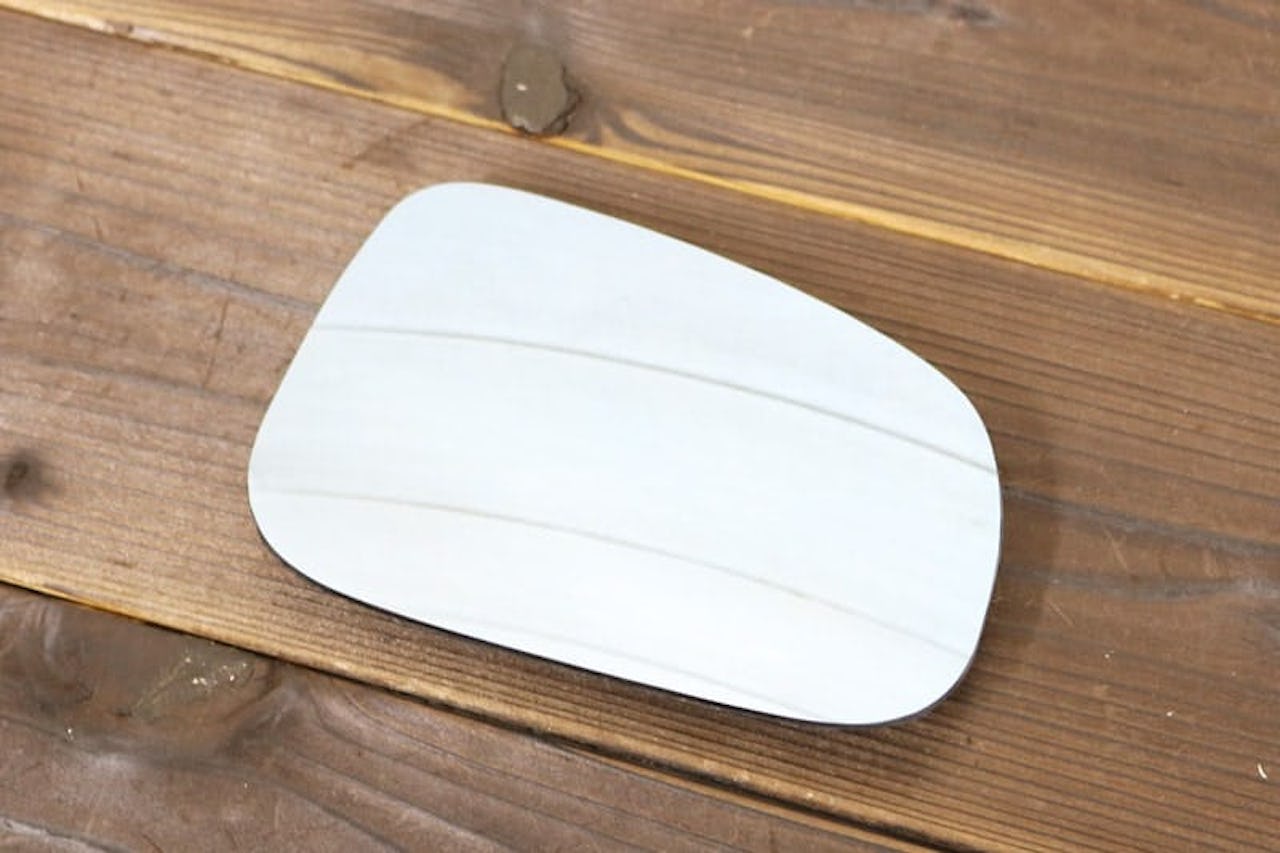 サイドミラーにエッチング加工を施した事例(2)