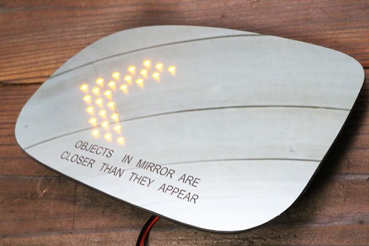 サイドミラーにエッチング加工を施した事例(5)