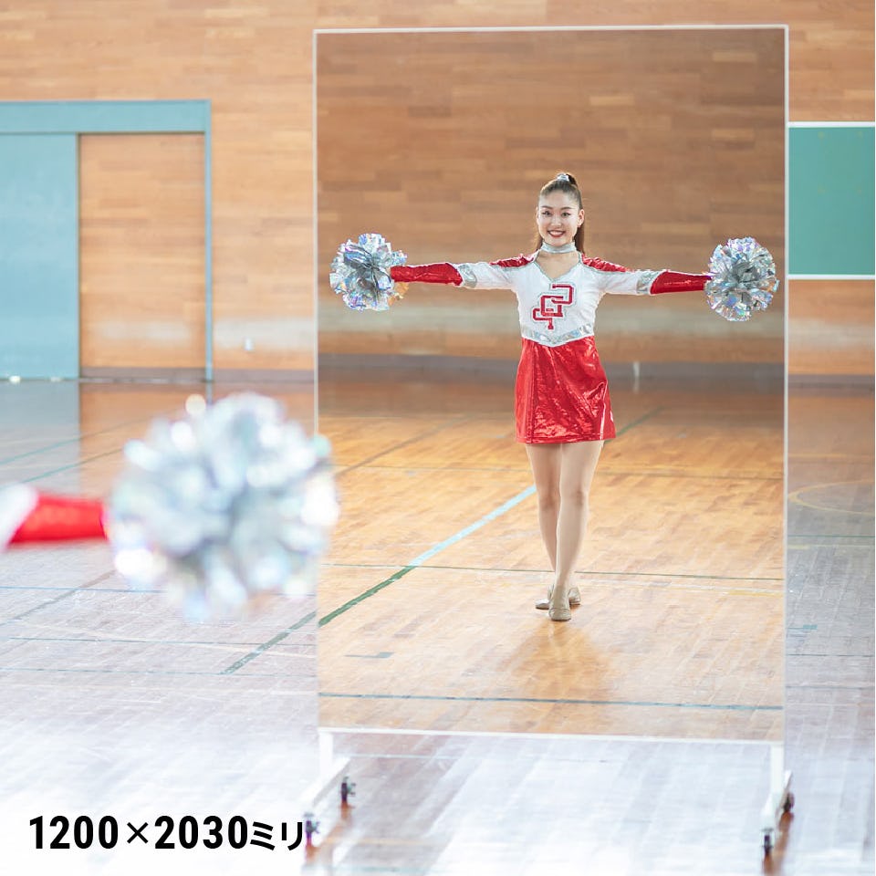 ダンス部など部活動の練習に移動式スポーツミラーが使用された事例(2)／学校に必要な部活動・体育館用の鏡