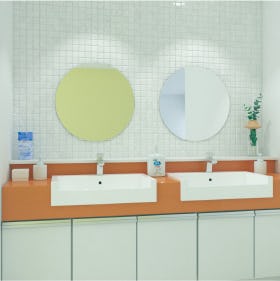 トイレの鏡に防湿ミラーSTが使用された事例(1)／学校に必要なトイレ・手洗い場の鏡