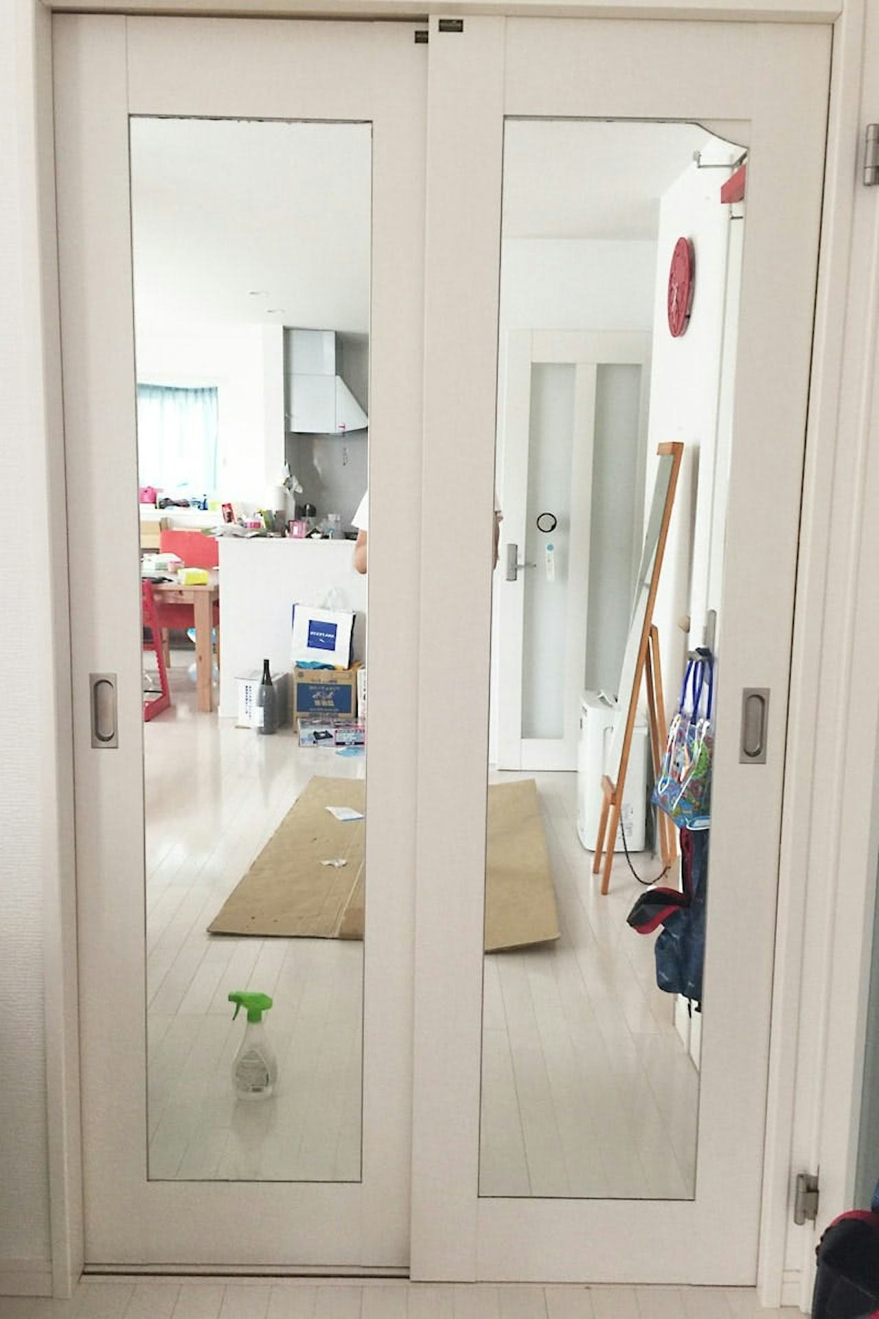 クローゼットの扉に設置した「普通ミラー」(2)