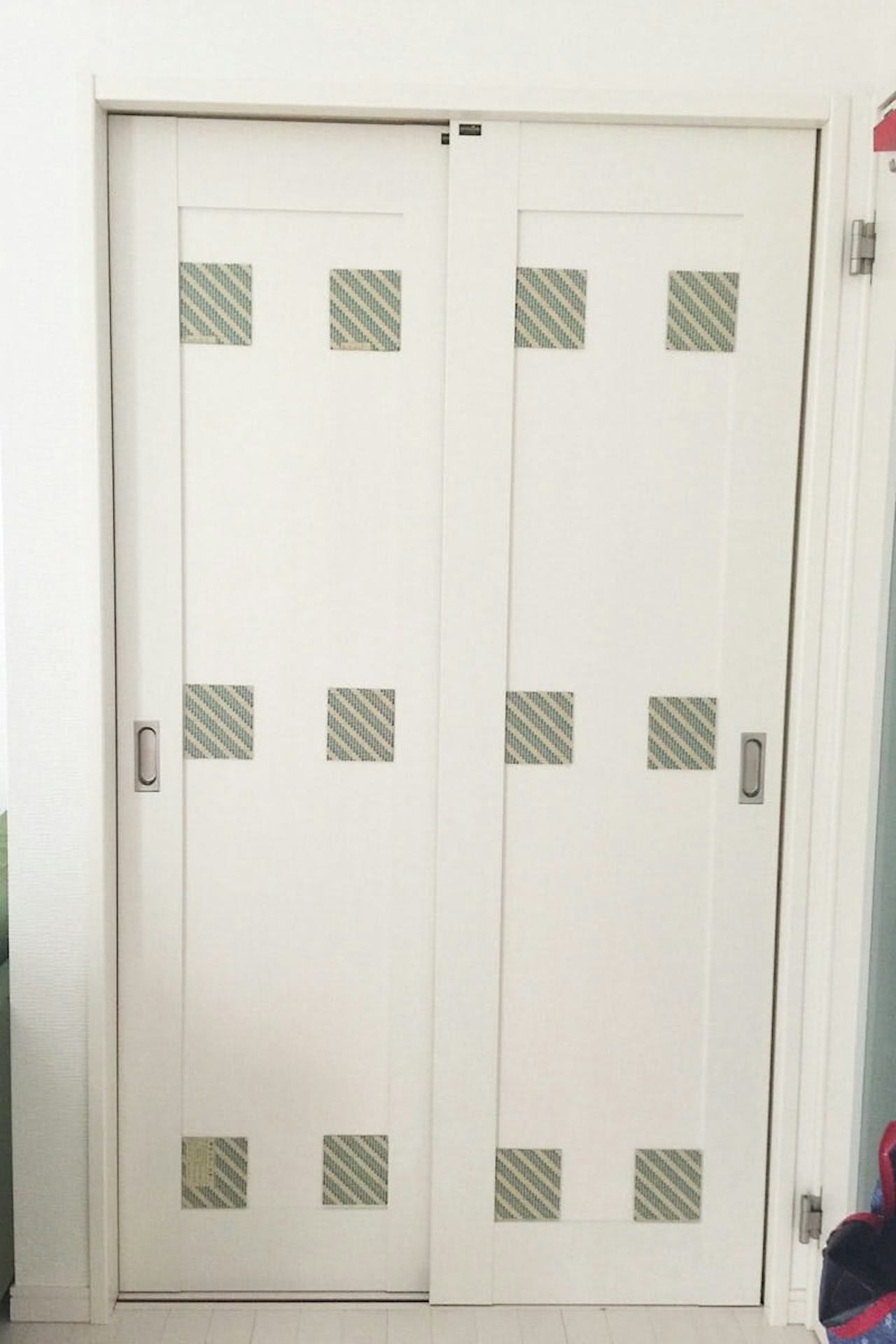 クローゼットの扉に設置した「普通ミラー」(1)