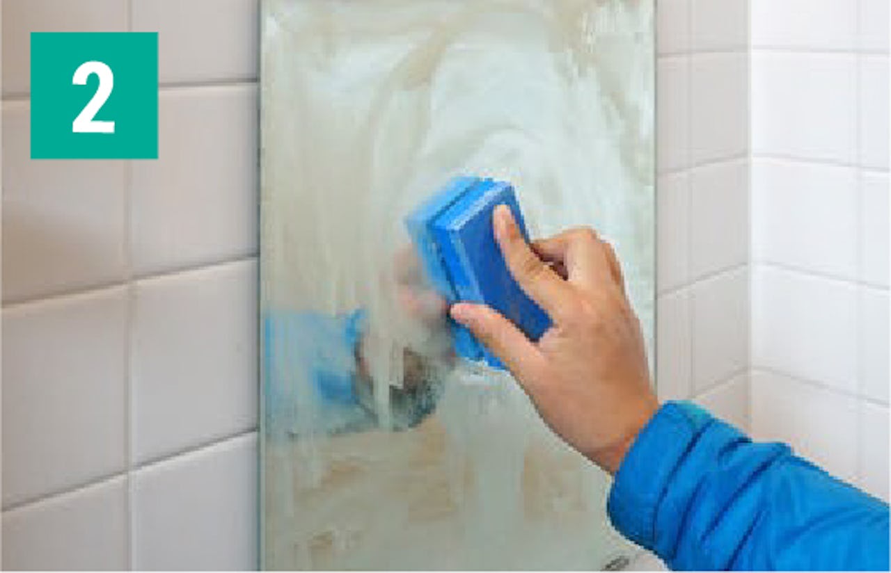 「かがみ美人」を使って鏡のウロコを取る方法②鏡の表面を磨く