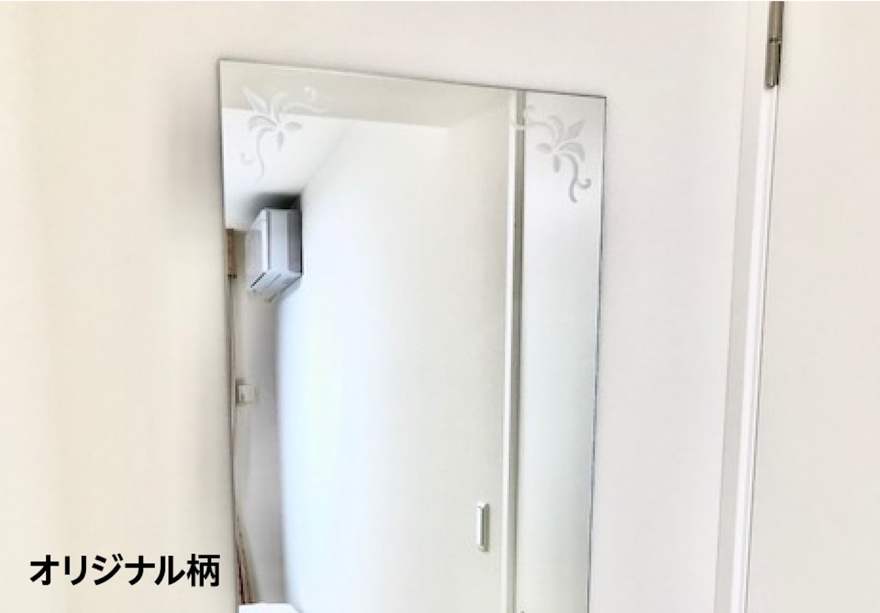 姿見に「Vカット加工」でオリジナルデザインを彫った事例