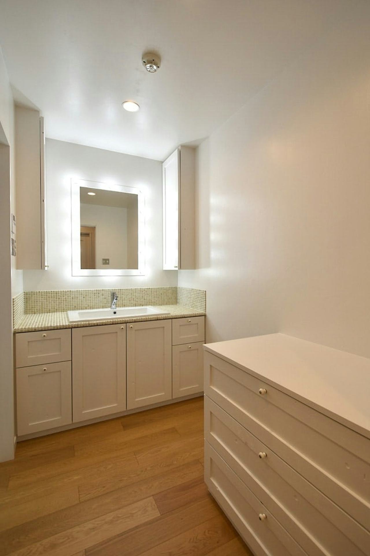 女優ミラーに使用した「普通ミラー」(1)