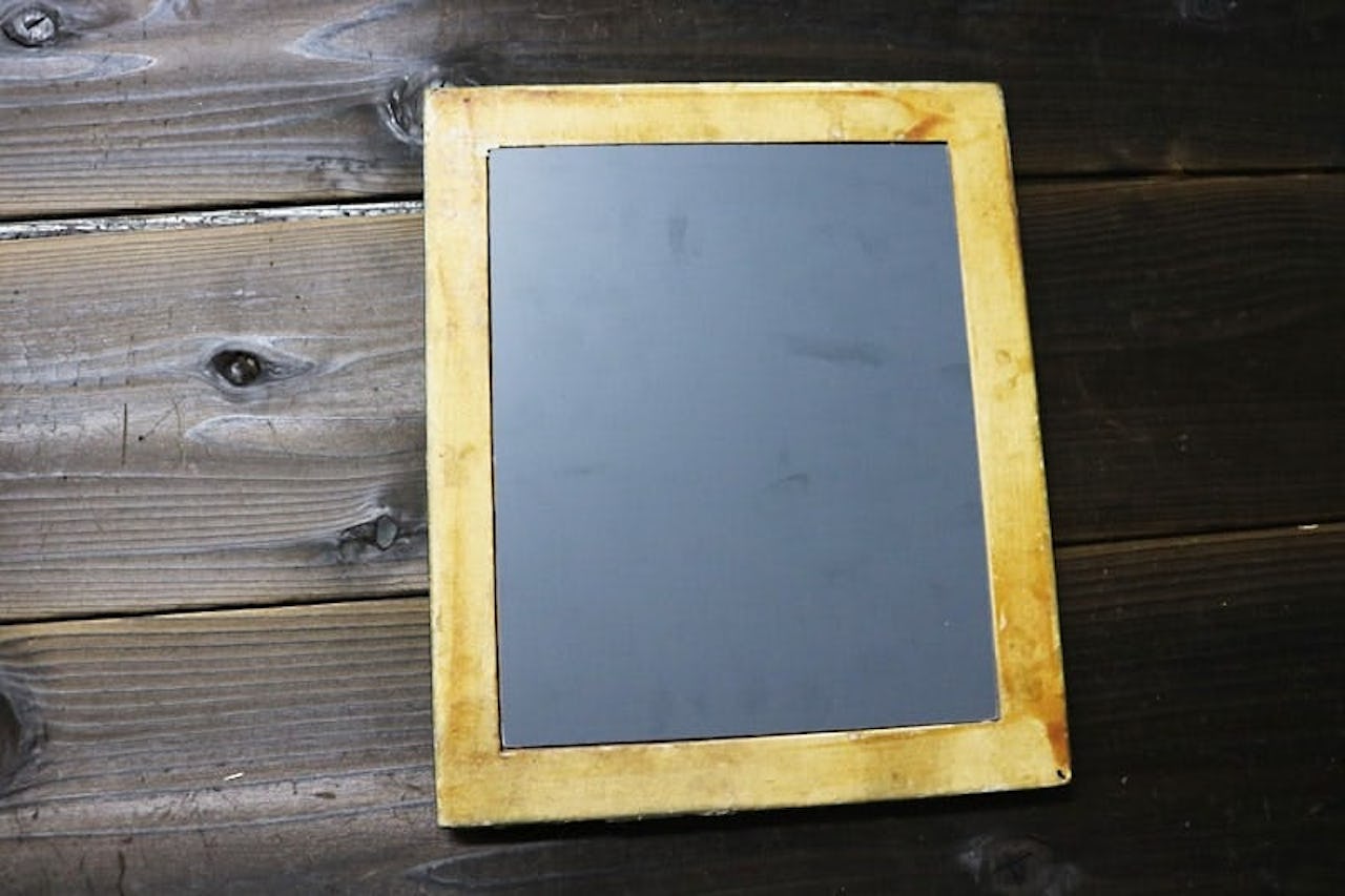 割れてしまったインテリアミラーに使用した「普通ミラー」(5