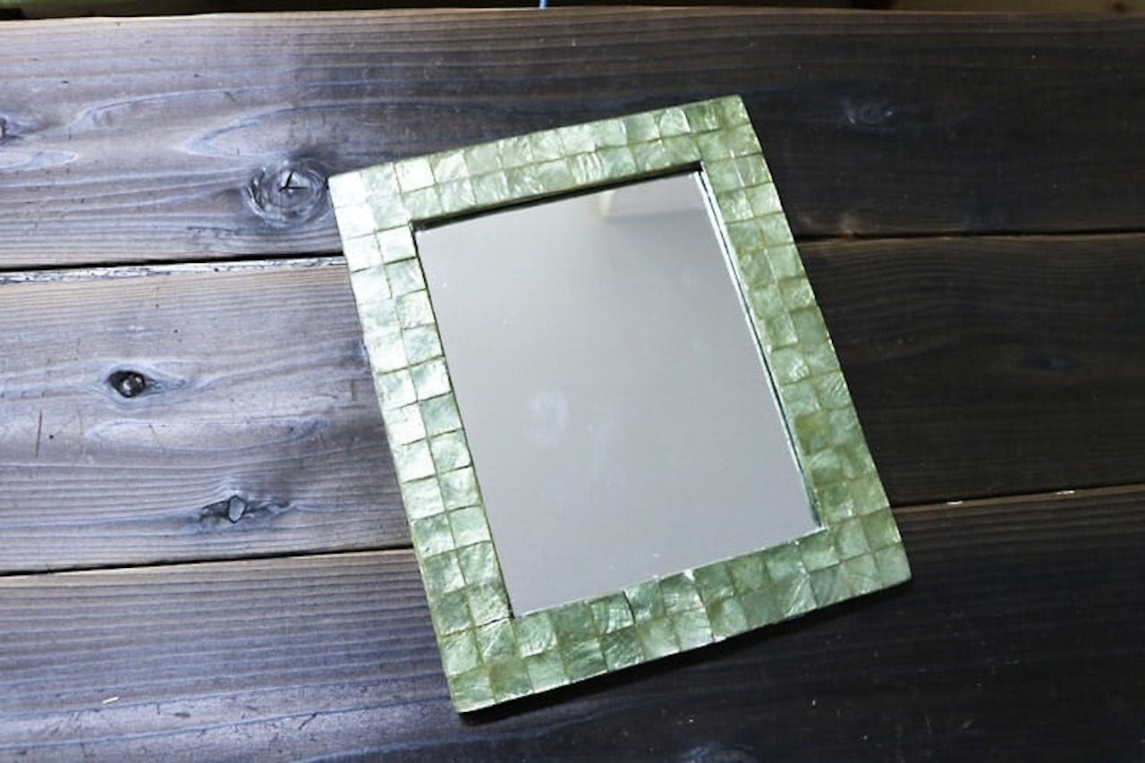 割れてしまったインテリアミラーに使用した「普通ミラー」(3)