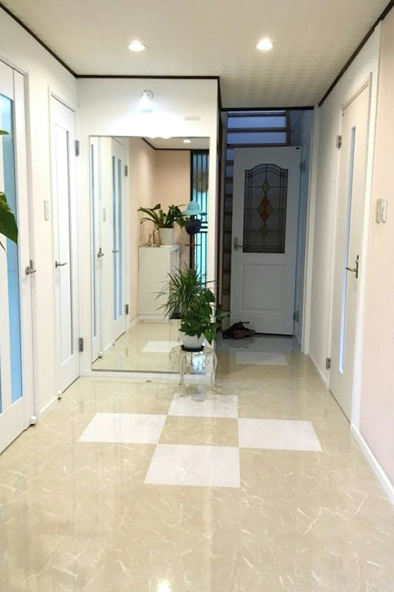 玄関フロアの姿見に「規格ミラー5ミリ」を設置したT様の事例(3)