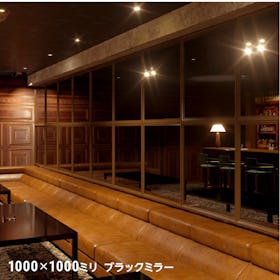 色ミラー(カラーミラー) - 使用事例:BARの壁面装飾に