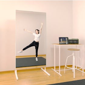 ダンス用 自立ミラー - 使用事例：ご自宅での練習用鏡に