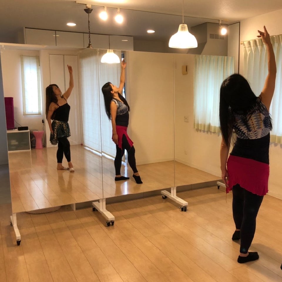 キャスター付きダンスミラー】立てるだけで簡単に設置できる