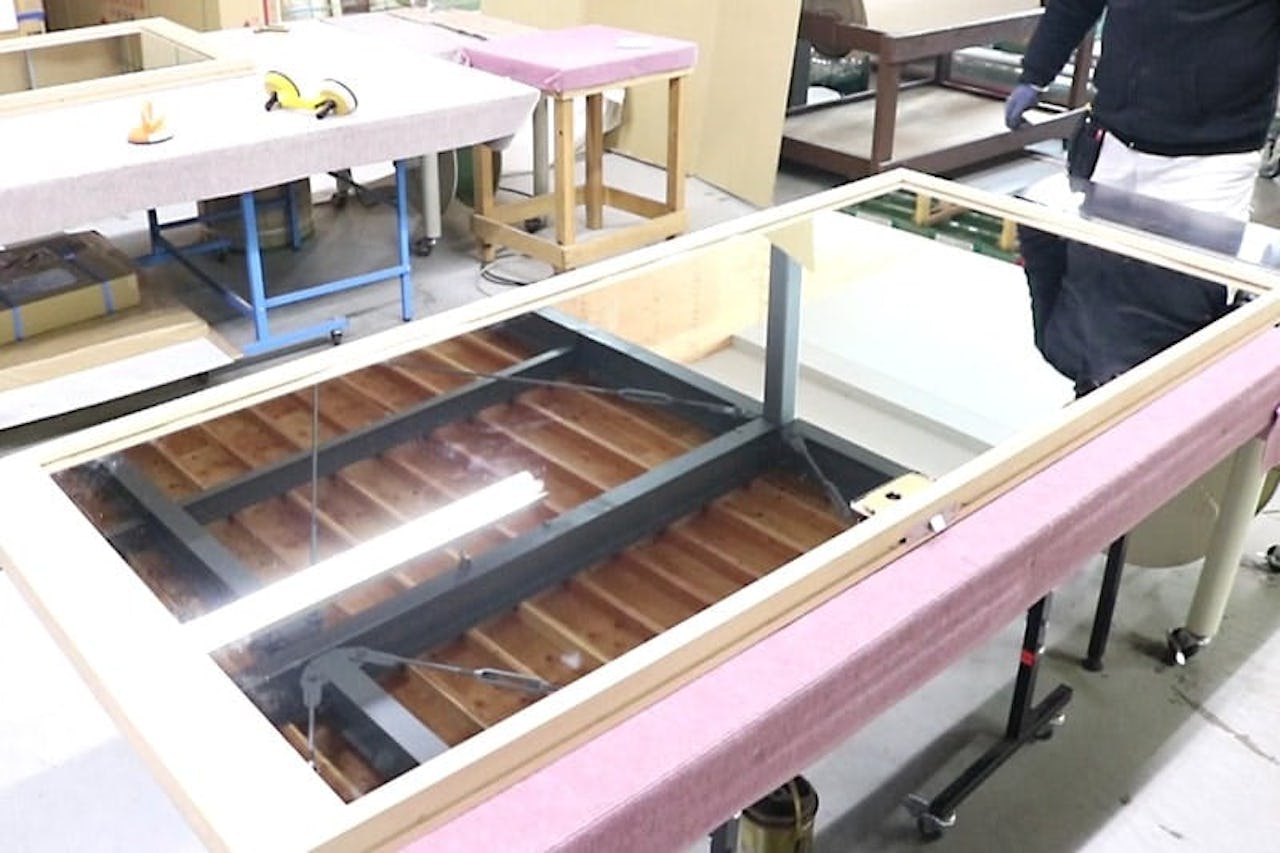 扉に鏡を貼り付けた事例(14)