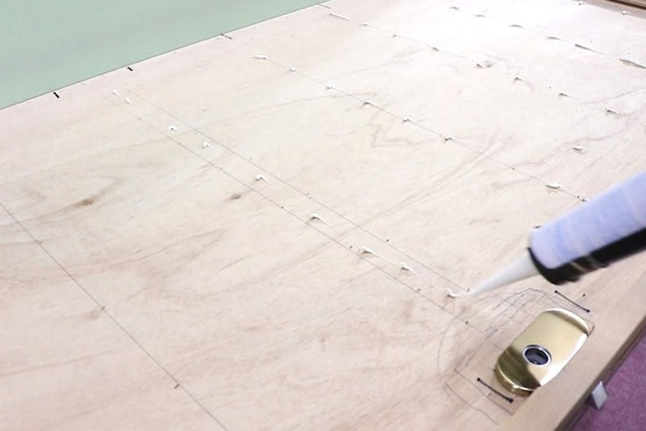 扉に鏡を貼り付けた事例(9)