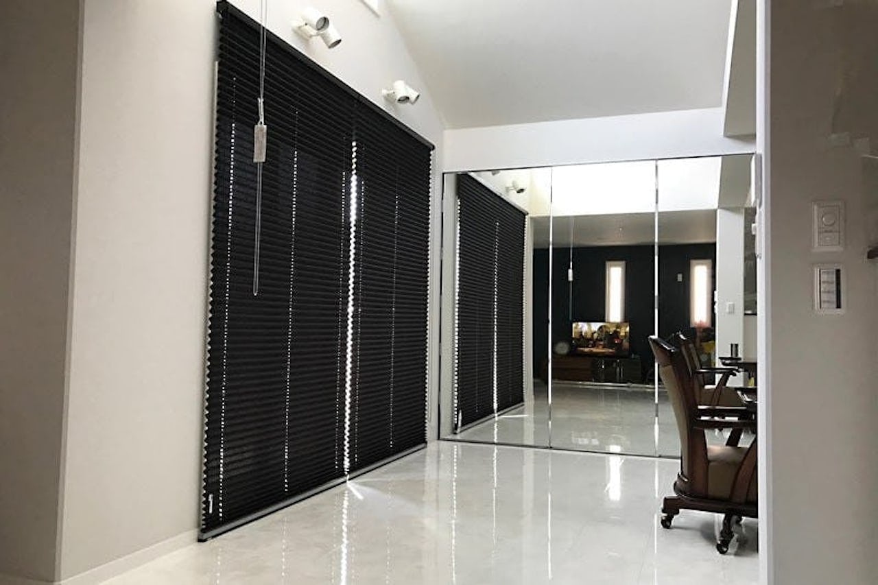 鏡張りのフラッシュ扉に使用した「パネルミラー」-2