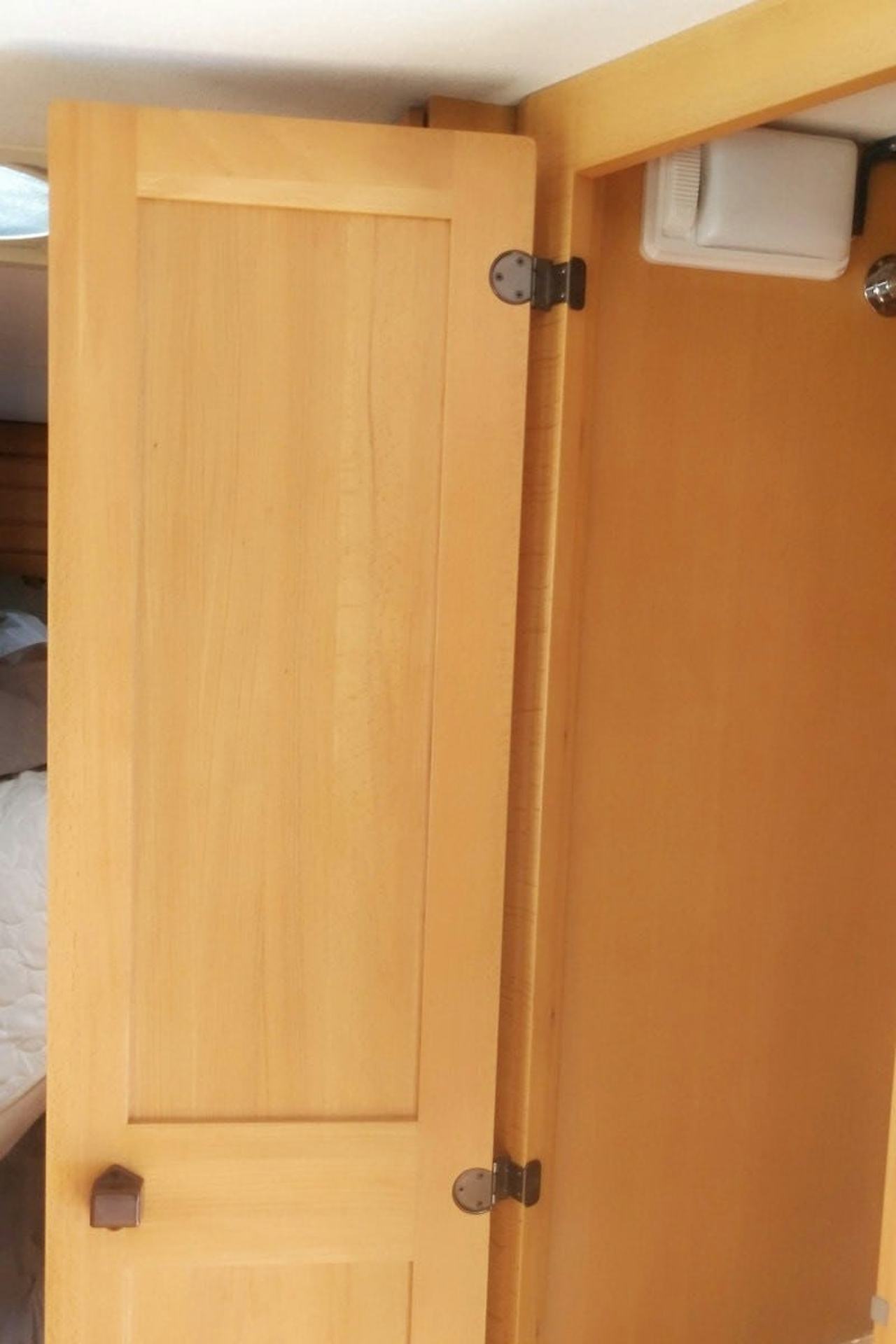 キャンピングカーのクローゼットに使用した「アルミミラー」-2