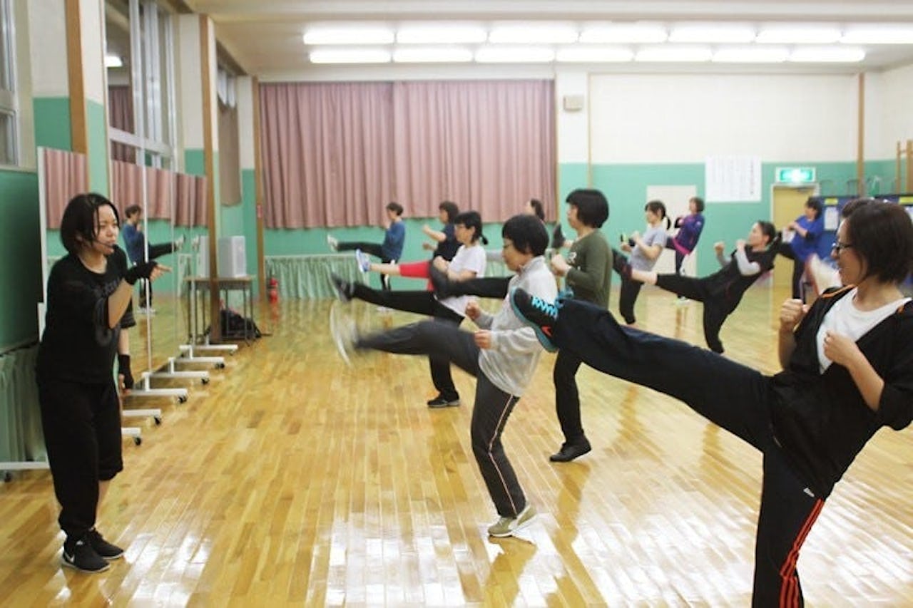 スポーツクラブに使用した「キャスター付き大型ミラーll」(2)