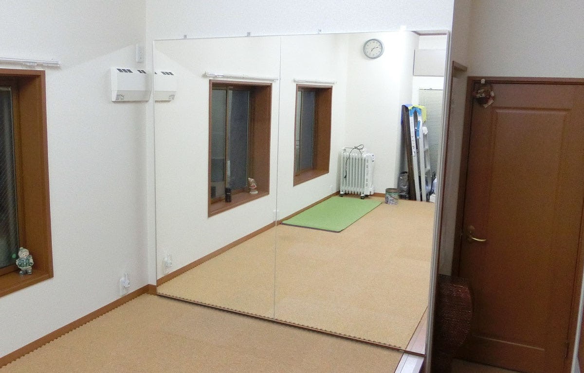 自宅のヨガスタジオの壁にパネルミラーをご注文/F様