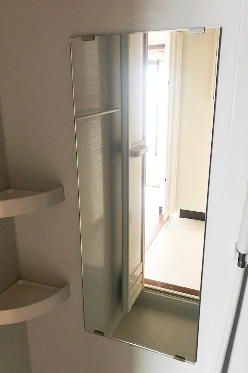 アパートの縦長の浴室鏡を防湿ミラーHGに交換／A様(1)