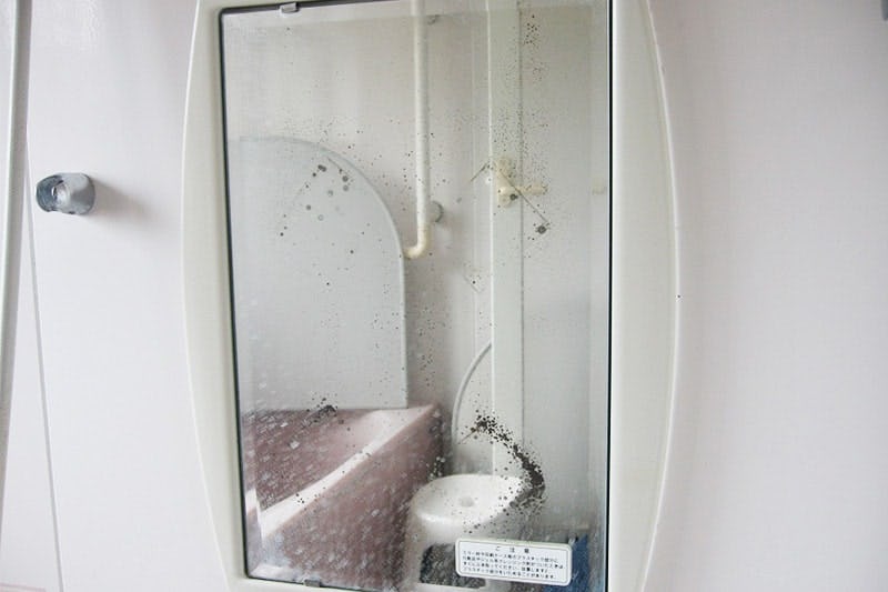 フレームにツメ金具がある浴室鏡を防湿ミラーHGに交換／I様 - 交換前