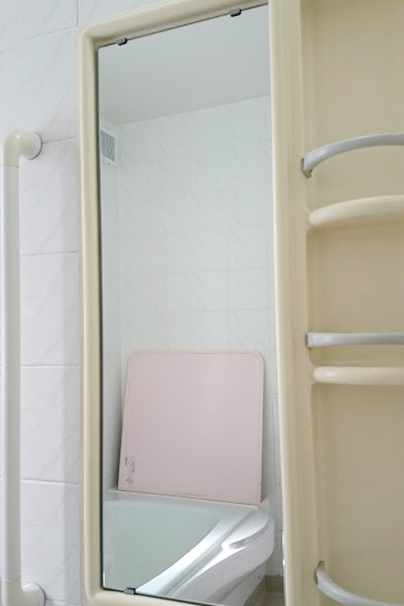 フレームにツメ金具がある浴室鏡を防湿ミラーHGに交換／N様 - 交換後