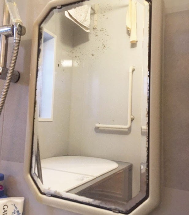 フレームについた八角形 浴室鏡を防湿ミラーHGに交換／S様 - 交換前