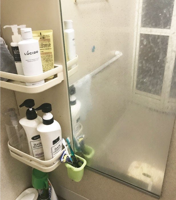 浴室鏡を防湿ミラーHGに交換、壁に防水・抗菌フィルムを貼り付け／I様 - 交換前