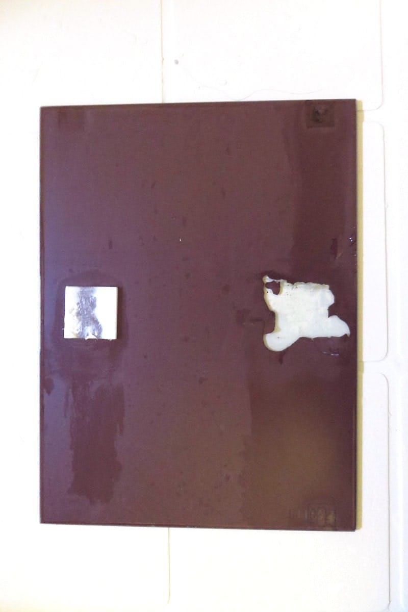 黒サビの腐食が激しい縦長の浴室鏡を交換／Y様 - 防湿コートが剥がれていた