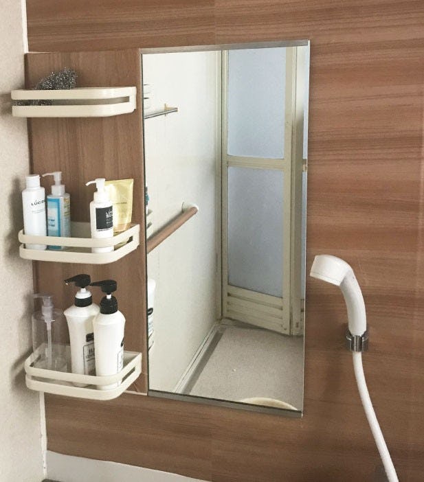 浴室鏡を防湿ミラーHGに交換、壁に防水・抗菌フィルムを貼り付け／I様 - 交換後
