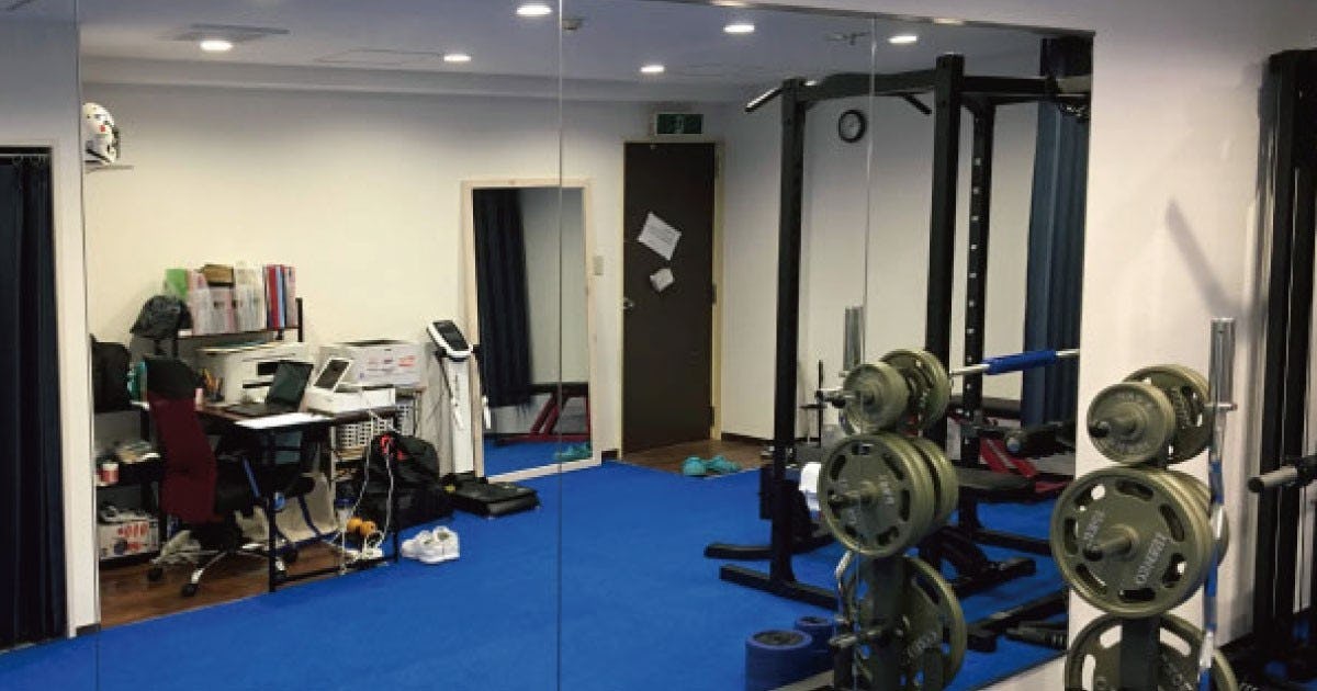 パーソナルジムに4枚連貼りしたガラスミラー(2)