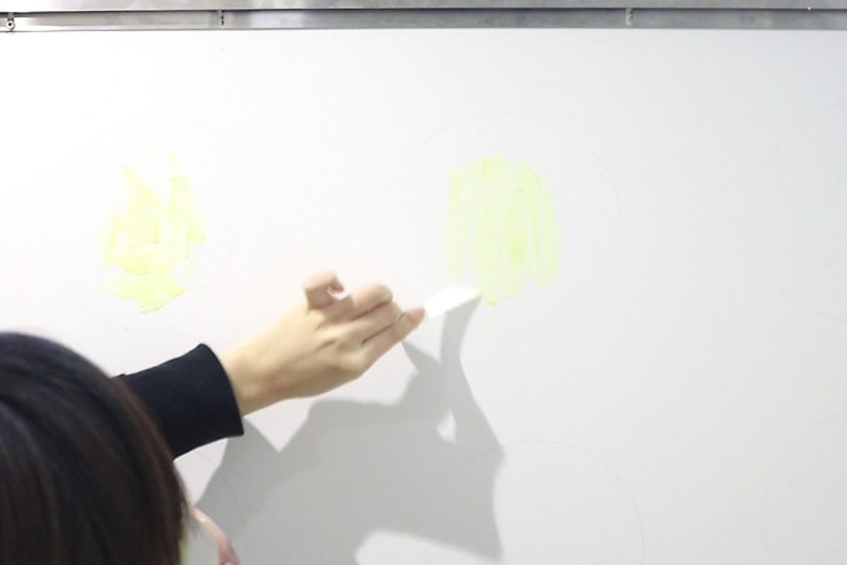 速乾ボンドを塗っていきます。