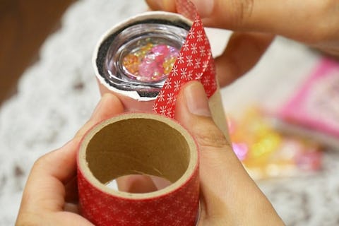 万華鏡の作り方 - マスキングテープで固定する (1)