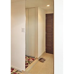 鏡の取り付け・交換の施工出張の事例 - 玄関の姿見(K様)