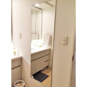 鏡の取り付け・交換の施工出張の事例 - 洗面所の姿見(Y様)