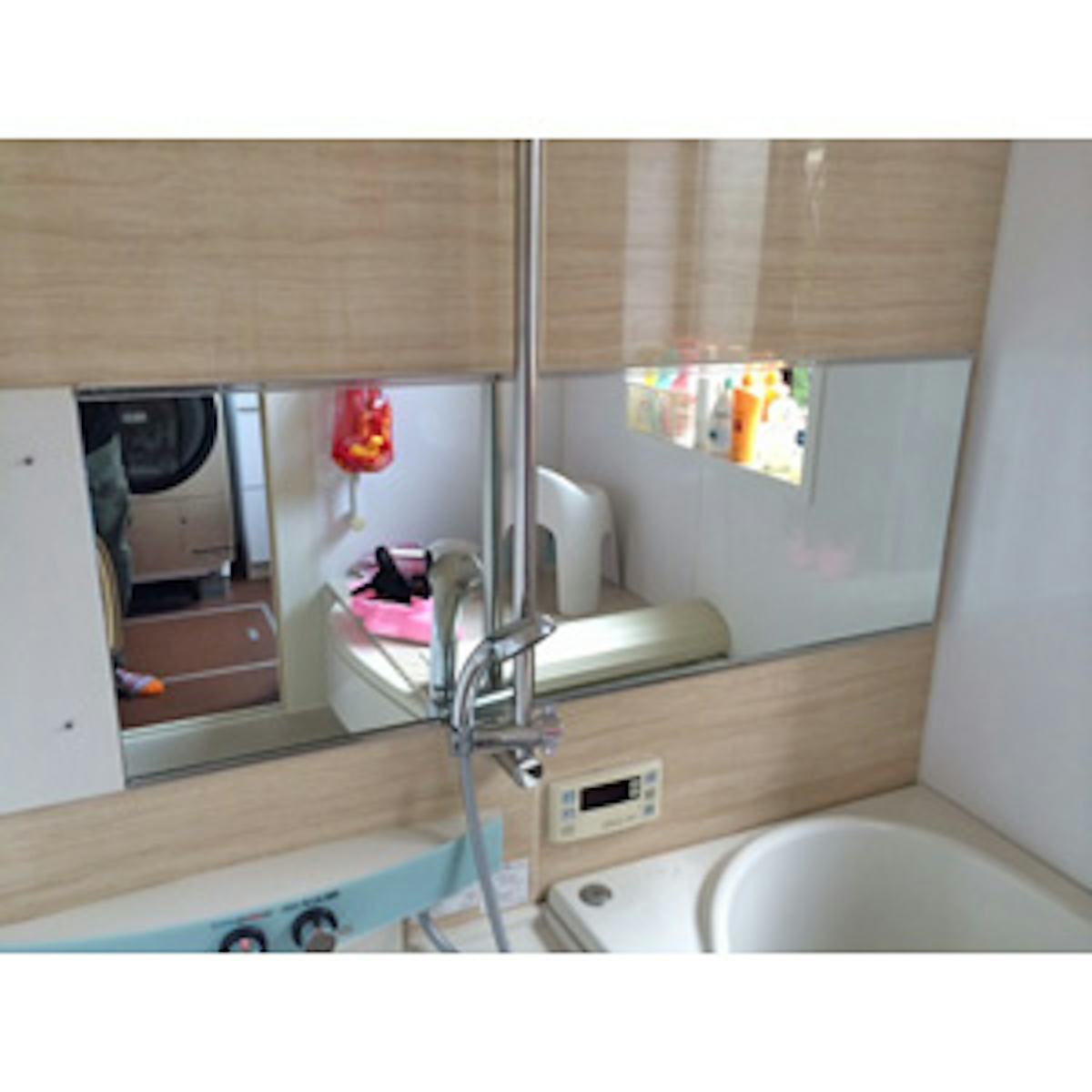 鏡の取り付け・交換の施工出張の事例 - 浴室用の鏡(防湿ミラー)(I様)