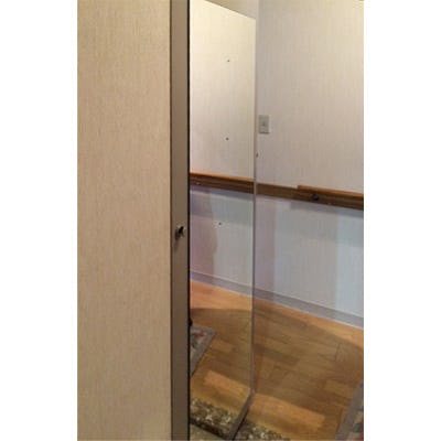 鏡の取り付け・交換の施工出張の事例 - 玄関の姿見(O様)